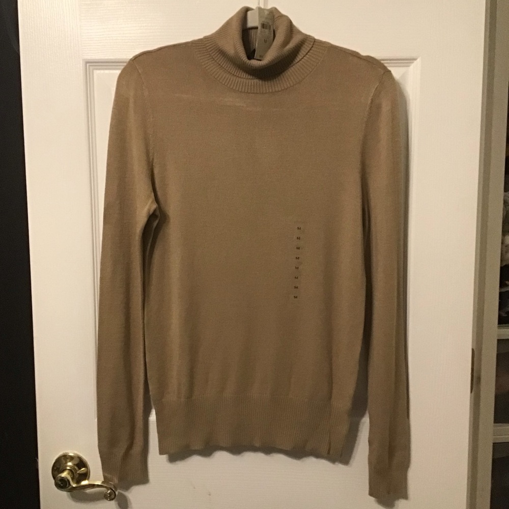 NWT Ann Taylor size medium gold turtleneck